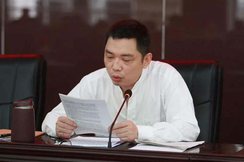 唐新建同志做中心发言