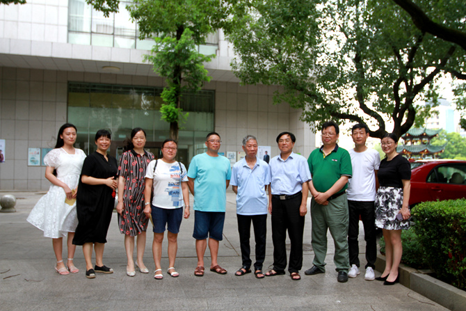齐湘雄副局长等一同合影2.jpg