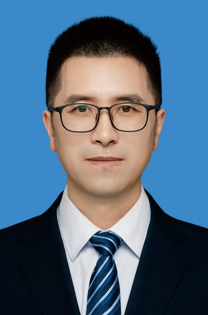 王亮 校长_副本.jpg